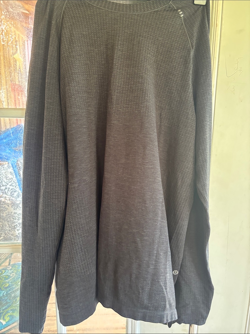 Lululemon Metal Vent Tech Long Sleeve
Black / Black